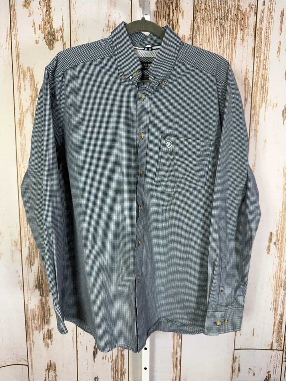 Ariat Pro Series, Blue Plaid Classic Fit Button Down Shirt. Size Medium.